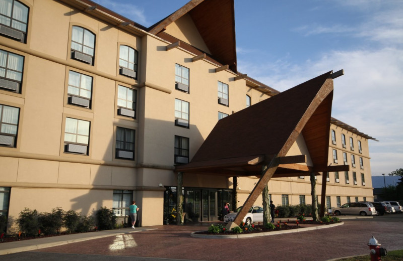 Exterior view of Maui Sands Resort & Indoor Waterpark.