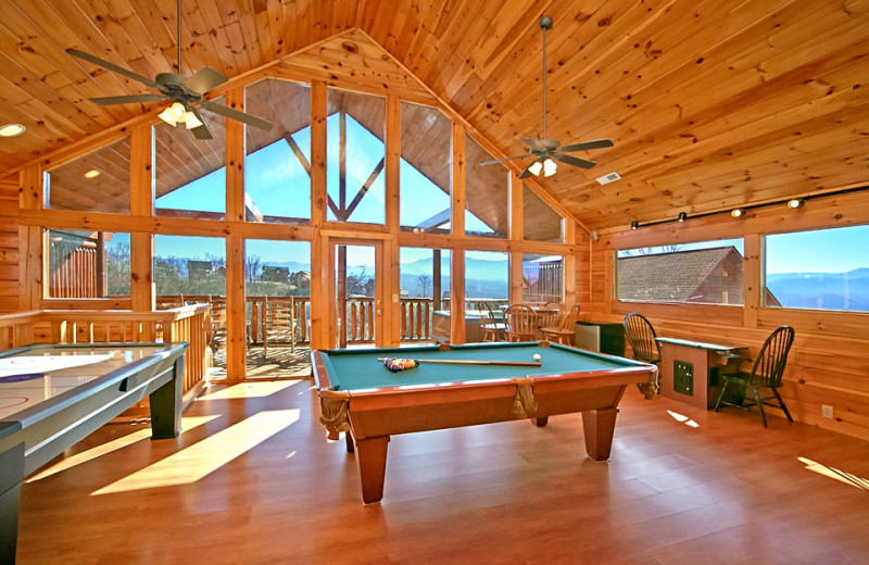 Cabin game room at SmokyMountains.com.