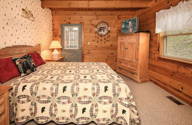 Rental bedroom at Country Pines Log Homes.