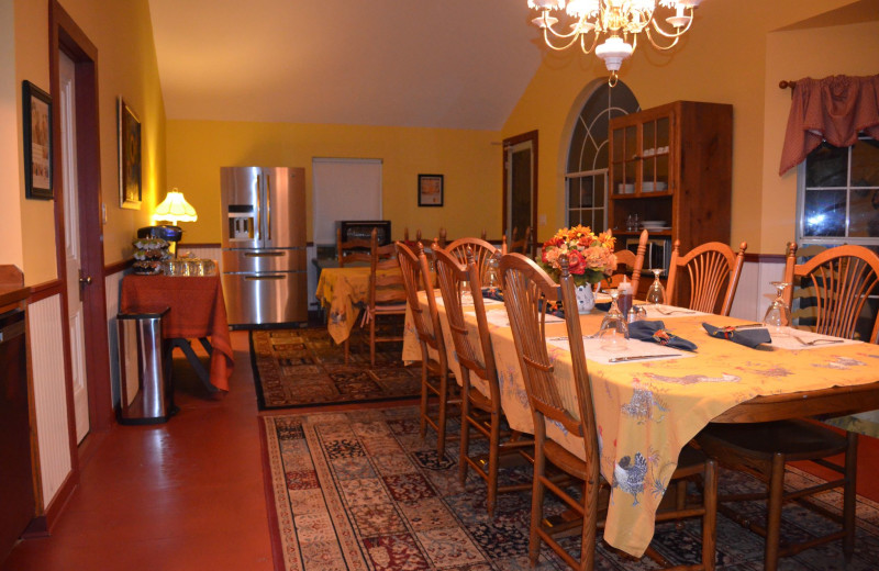 Dining area at Country Place Bed & Breakfast.