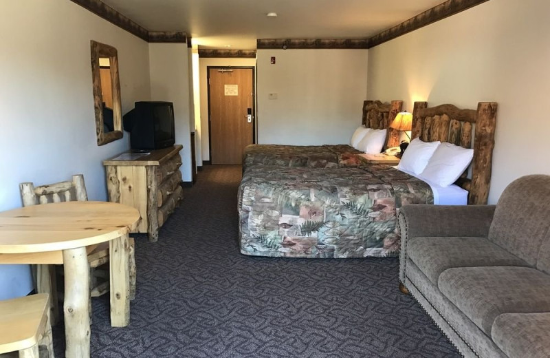 Guest room at Grizzly Jacks Grand Bear Resort.