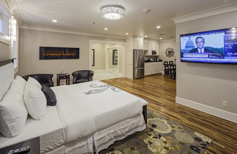 Guest room at Berlin Hotel & Suites.
