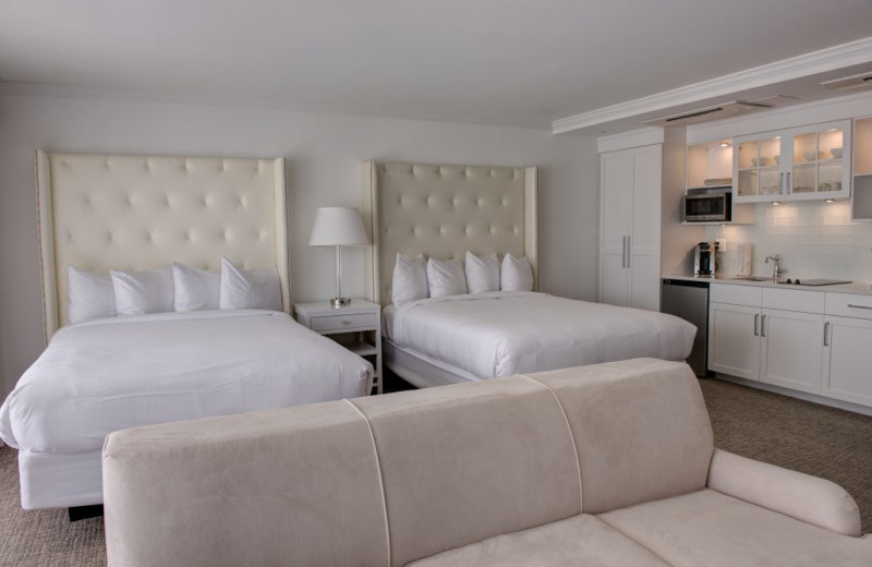 Guest room at Icona Golden Inn.