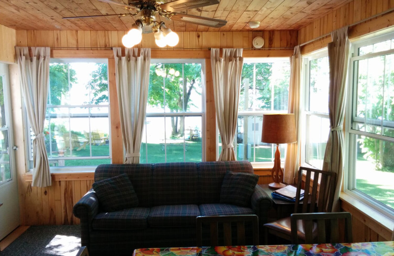 Cottage living room at Woodlawn Resort.