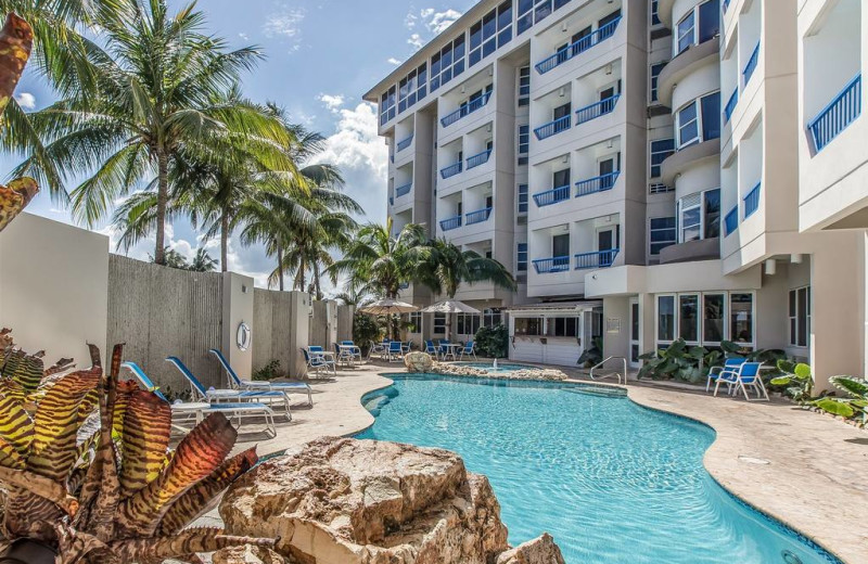 Outdoor pool at Comfort Inn & Suites, San Juan Levittown.