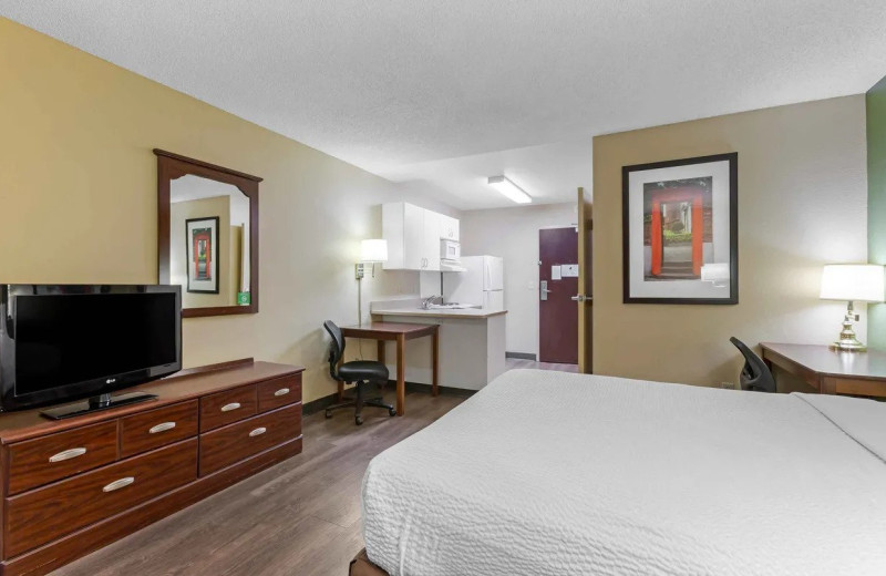 Guest room at Extended Stay America Phoenix - Peoria.