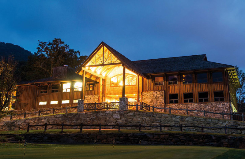Exterior view of Laurel Ridge Country Club & Event Center.