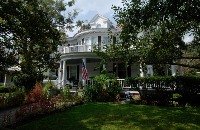 Exterior view of Captain's Quarters Inn.