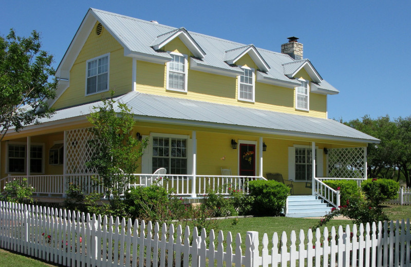 Exterior view of Country Place Bed & Breakfast.