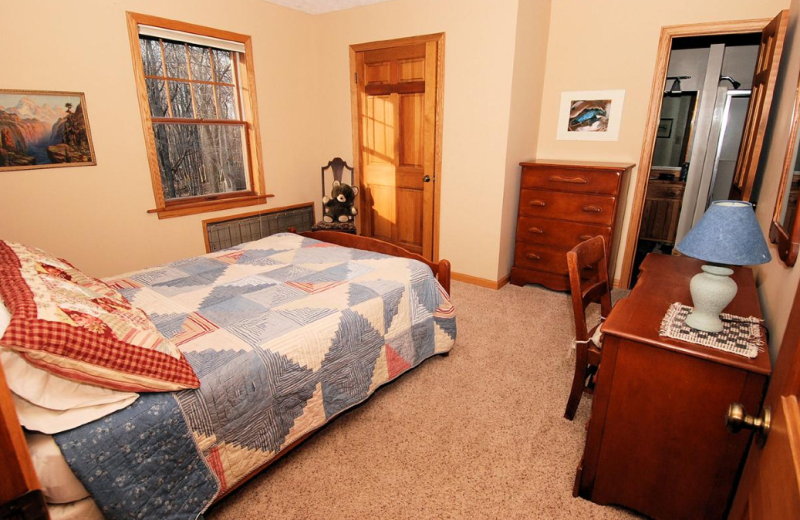 Vacation rental bedroom at Old Timberline Community.