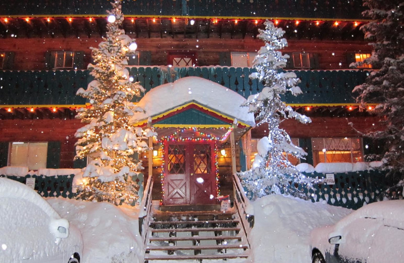 Exterior view of Chateau Aprés Lodge.
