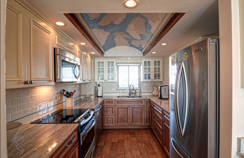 Vacation rental kitchen at Intracoastal Realty.