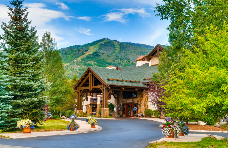 Exterior view of EagleRidge Lodge.