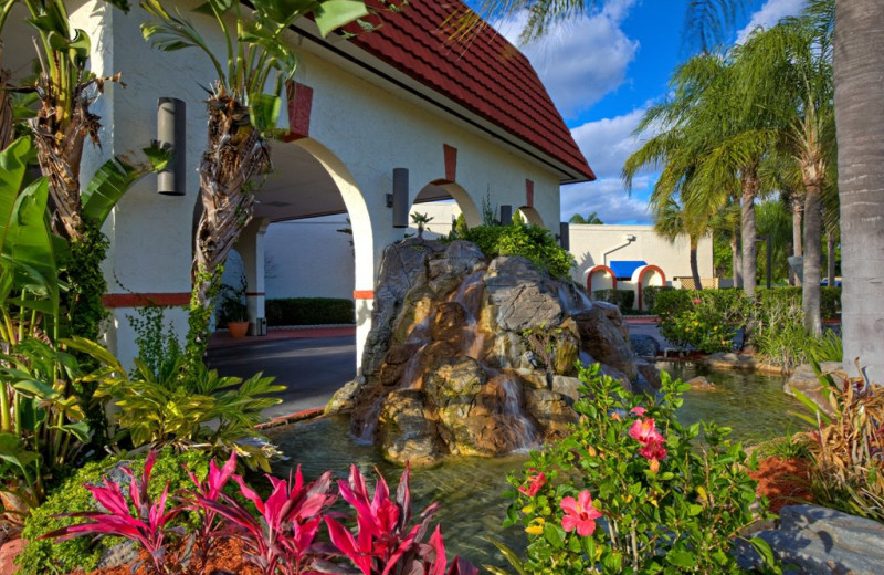 Exterior view of Maingate Lakeside Resort.