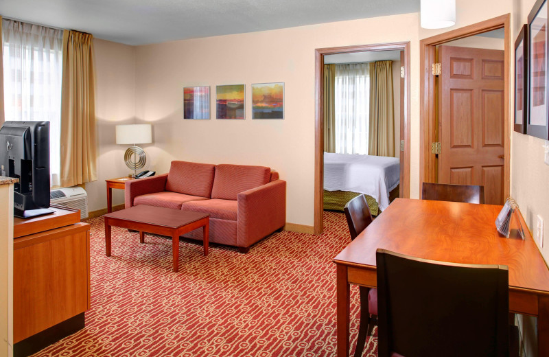 Guest room at TownePlace Suites by Marriott Columbus Gahanna.