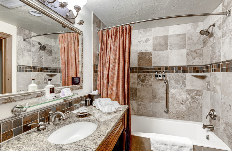 Guest bathroom at The Pines Lodge, A RockResort.