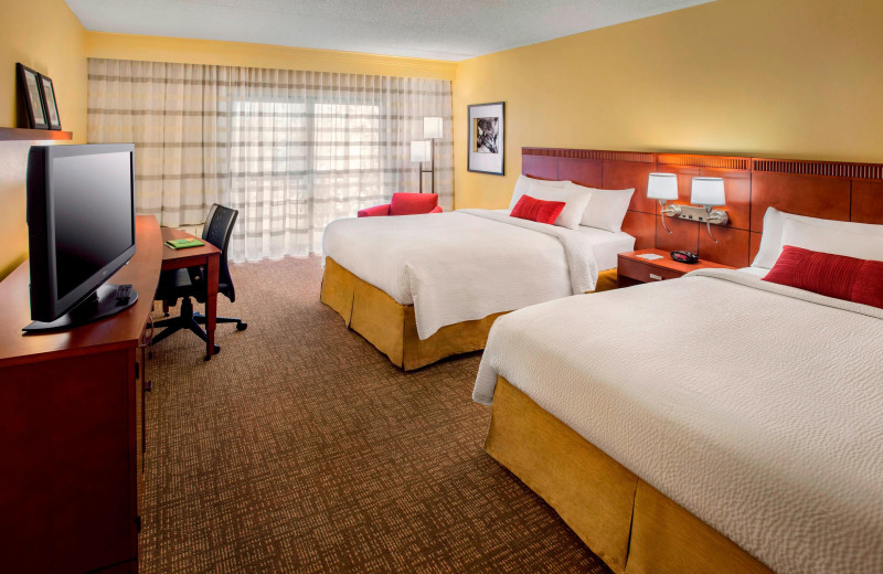 Guest room at Courtyard by Marriott Tarrytown Greenburgh.