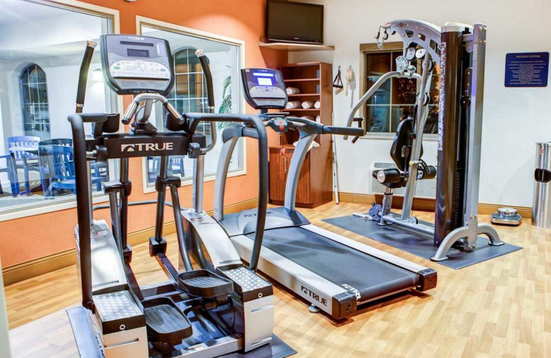 Fitness room at Comfort Suites Stevensville - St. Joseph.