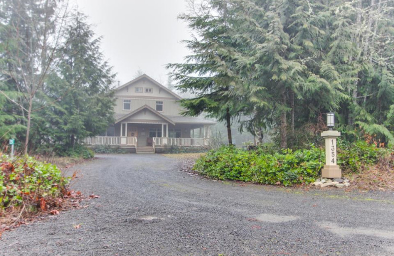 Driveway at Olympic Foothills Lodge.