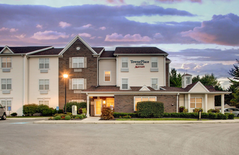 Exterior view of TownePlace Suites by Marriott Findlay.