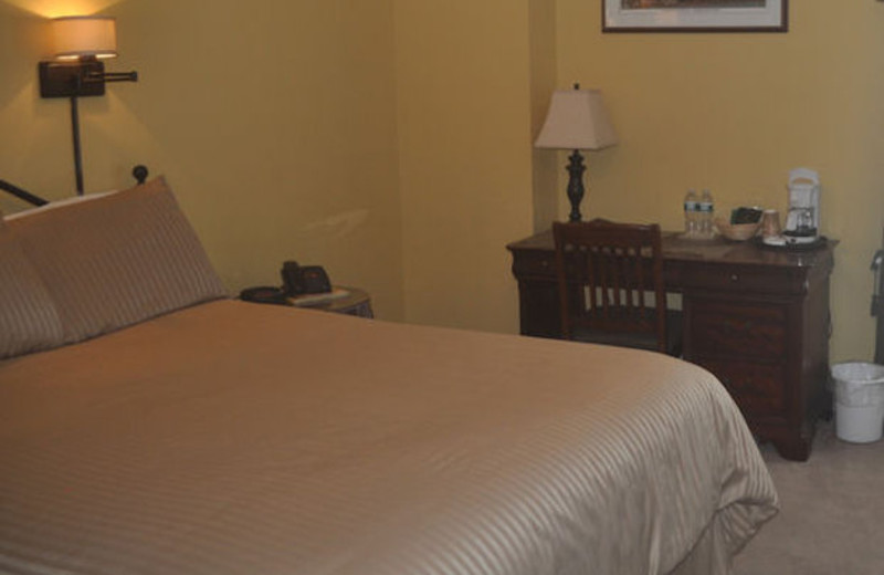 Guest room at Essex Street Inn Newburyport.