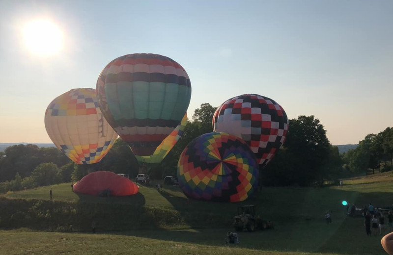 Balloon rides near Lake Cabins Resort.