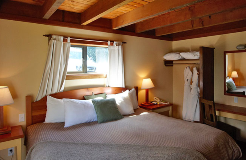 Guest bedroom at Middle Beach Lodge.