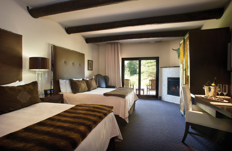 Two bed guest room at El Monte Sagrado.