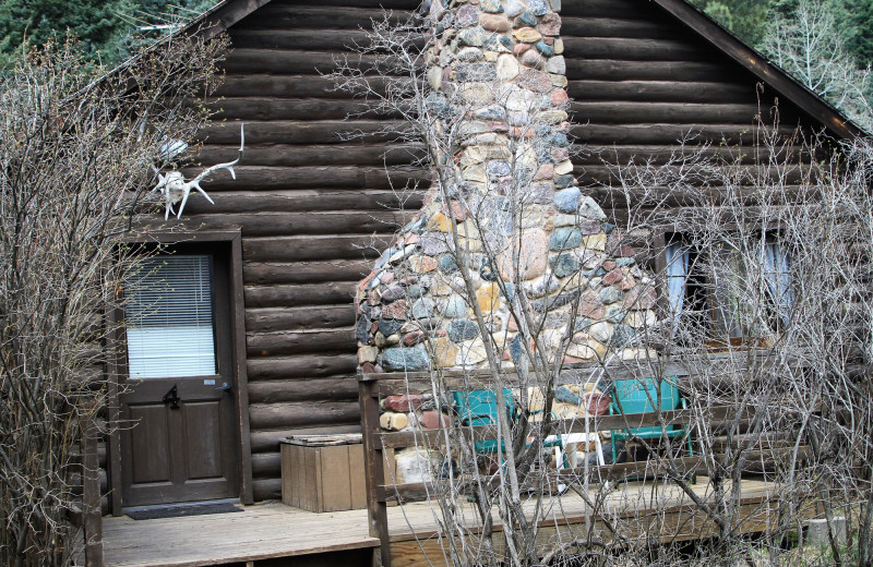 Cabin exterior at Lone Wolf Cabins and Getaway.