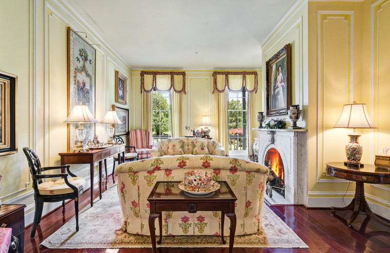 Living room at Kent Manor Inn.