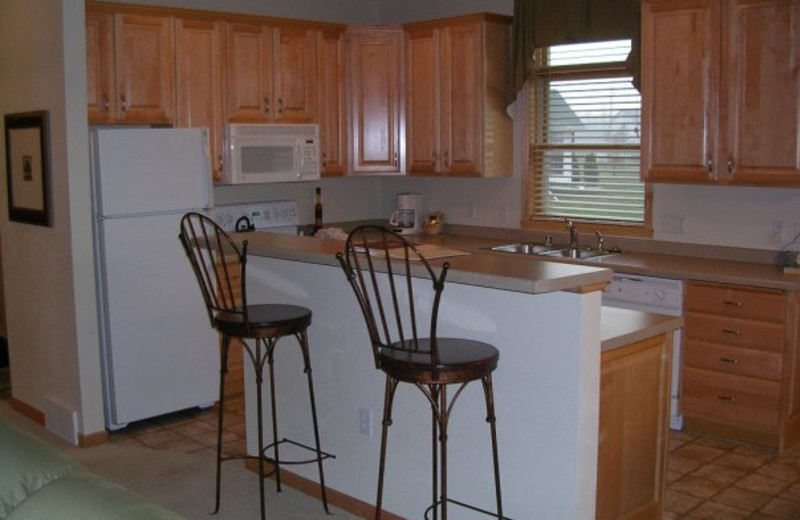 Kitchen breakfast bar at Birchwood Lodge.