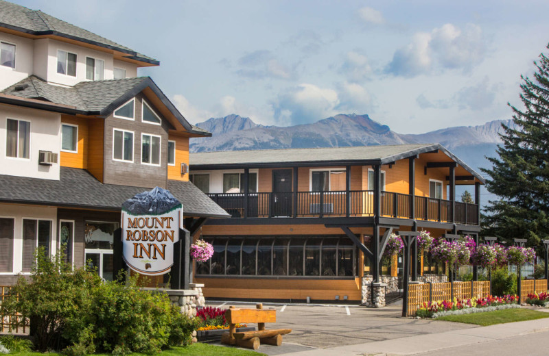 Exterior view of Mount Robson Inn.