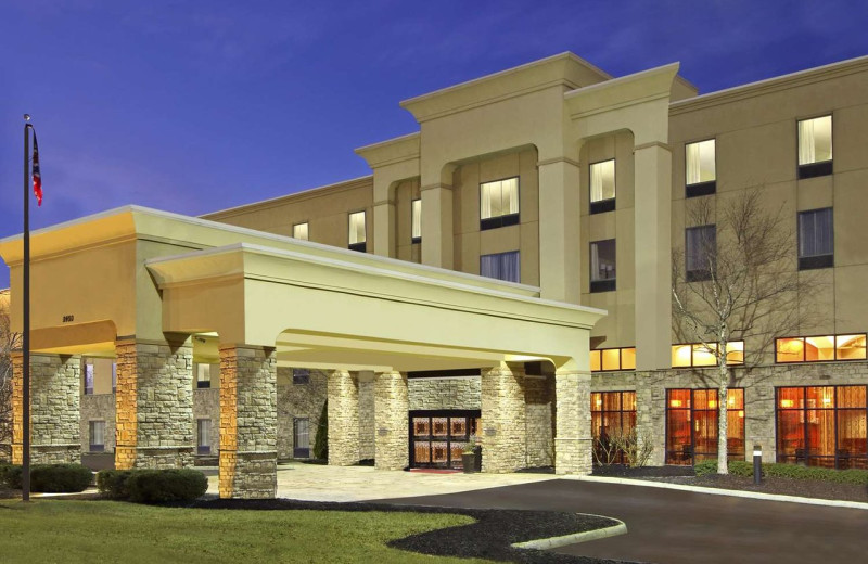 Exterior view of Hampton Inn and Suites Columbus Hilliard OH.