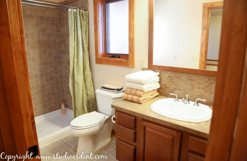 Bathroom at Creekside Lodge.