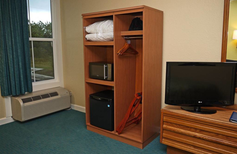 Guest accommodation at Outer Banks Inn.