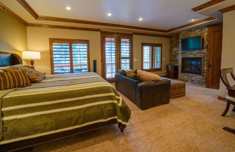 Cabin bedroom at Family Time Vacation Rentals.