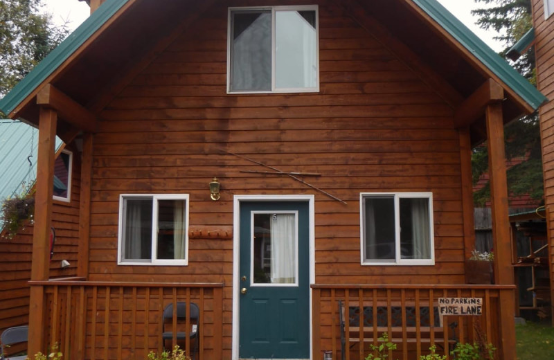 Cabin exterior at Kenai River Drifter's Lodge.