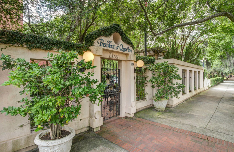 Exterior view of The President's Quarters Inn.