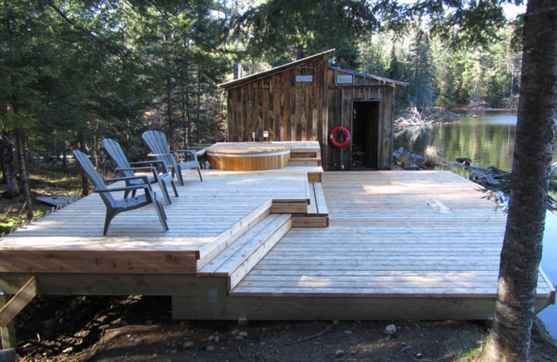 Hot tub at Algonquin Eco-Lodge.