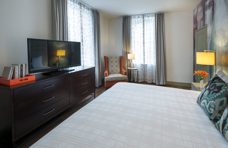 Guest room at Hotel Indigo Savannah Historic District.