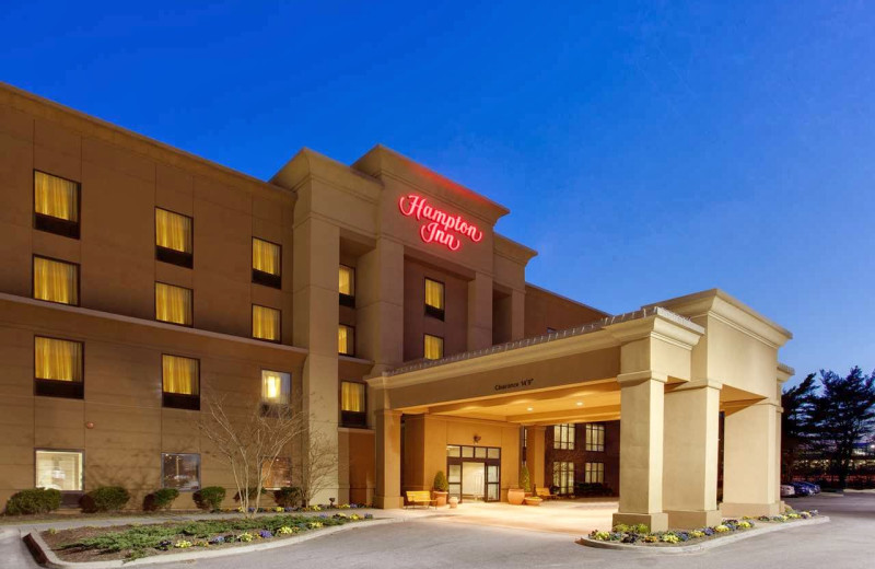 Exterior view of Hampton Inn Garden City, NY.