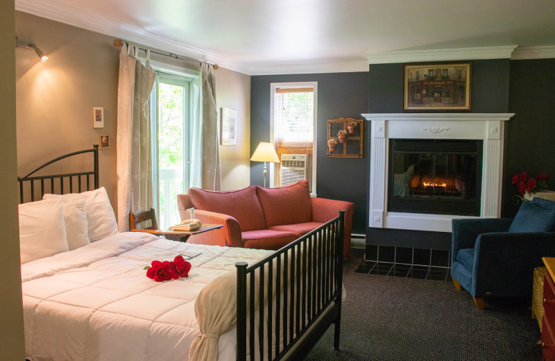 Guest room at Auberge La camarine.