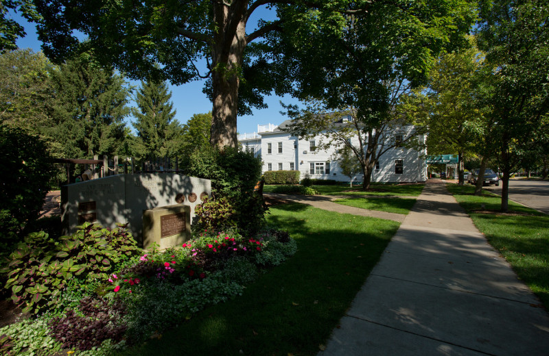 Exterior view of Maplewood Hotel.