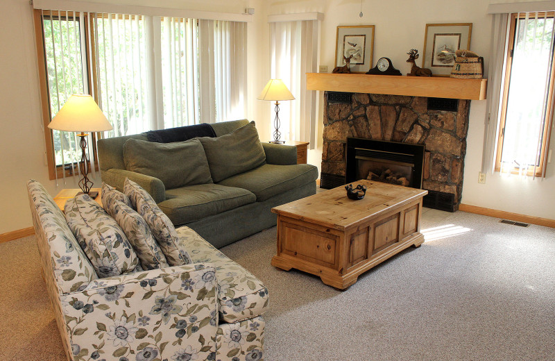 Cabin living room at Sunnyside Knoll Resort.