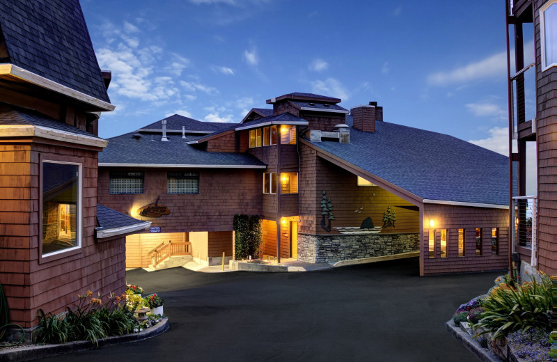 Exterior view of Hallmark Resort & Spa Cannon Beach.