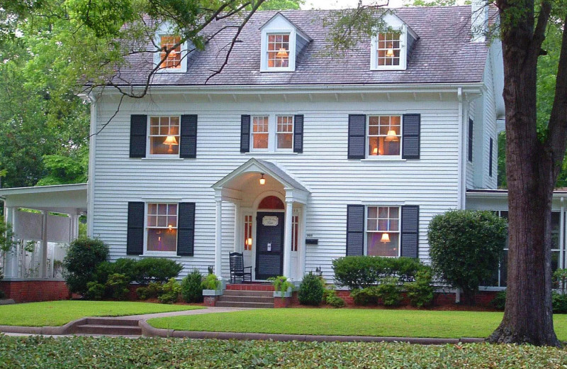 Exterior view of The 5th Street Inn.