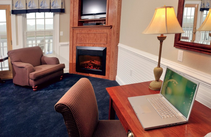 Guest room with fireplace at Smithfield Station.