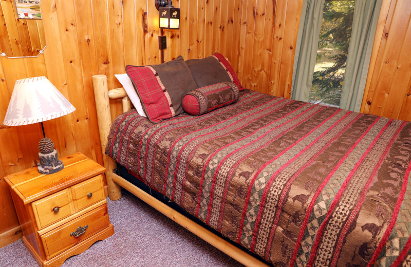 Cabin bedroom at Timber Bay Lodge & Houseboats.