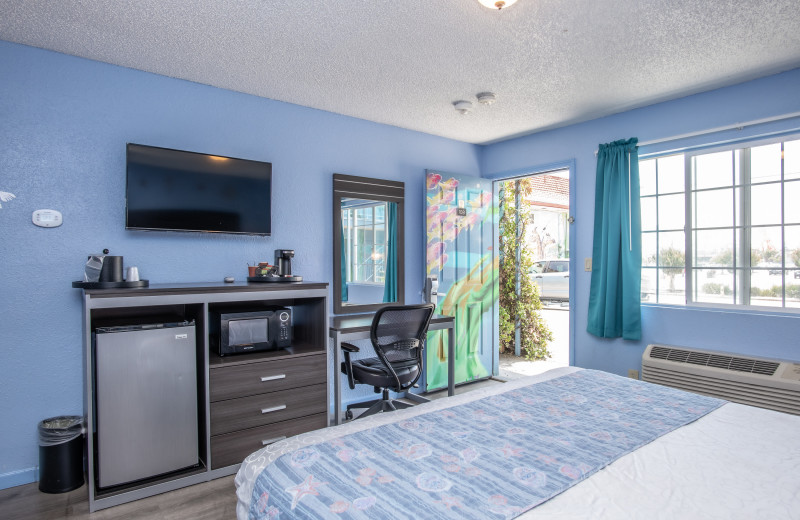 Guest room at Aqua Breeze Inn.