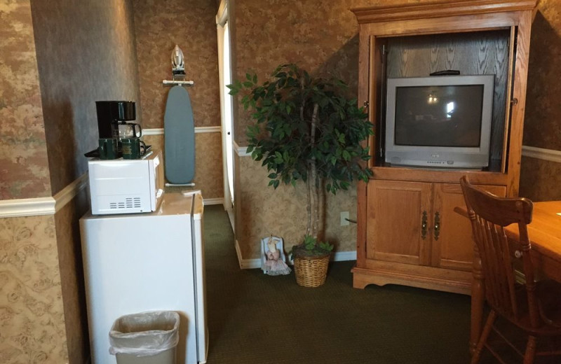 Guest suite at Branson Gazebo Inn.